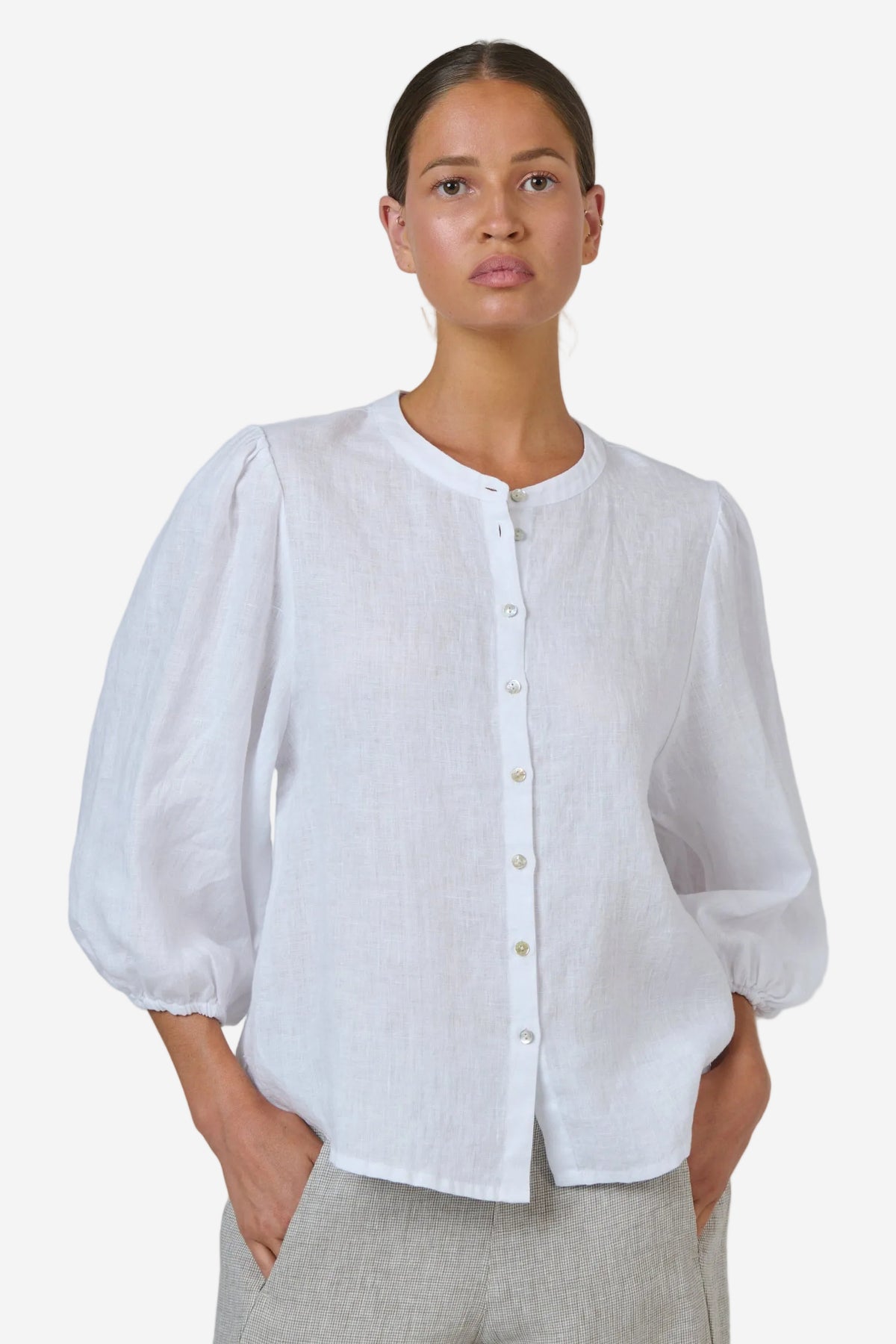 NATURALS BY O&J LONG SLEEVE BUTTON DOWN LINEN TOP - WHITE - THE VOGUE STORE