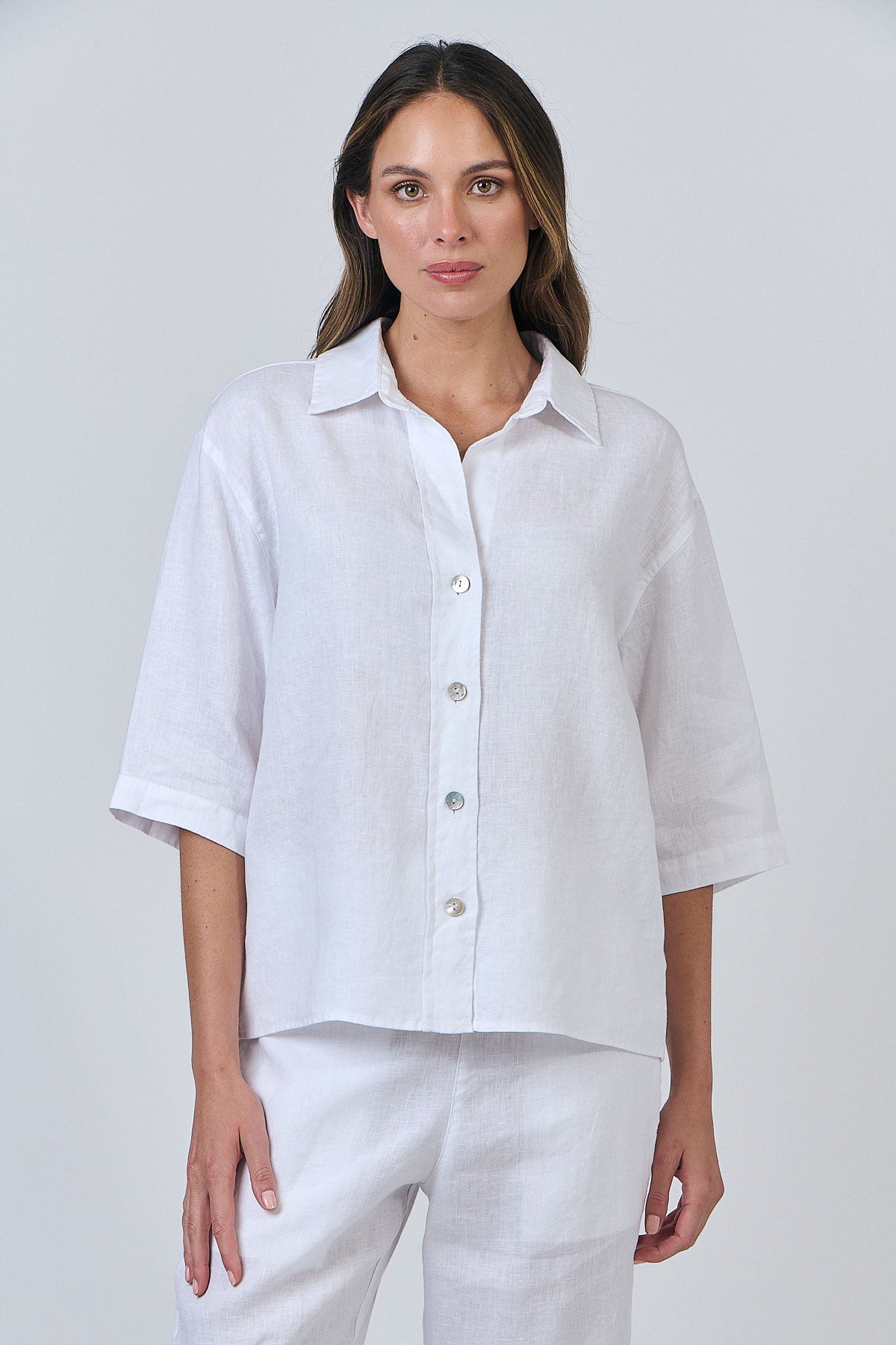 NATURALS BY O&J LINEN BUTTON THRU TOP - WHITE - THE VOGUE STORE