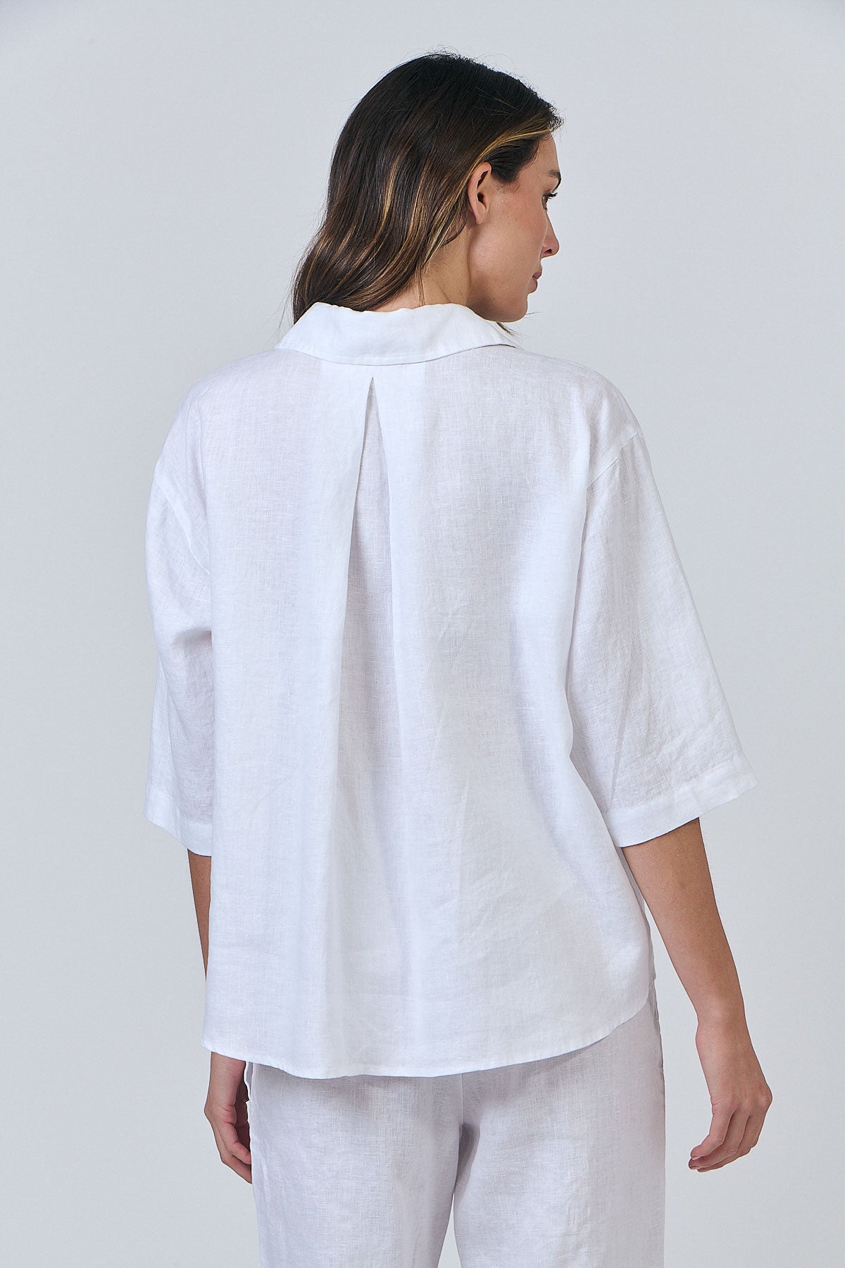 NATURALS BY O&J LINEN BUTTON THRU TOP - WHITE - THE VOGUE STORE