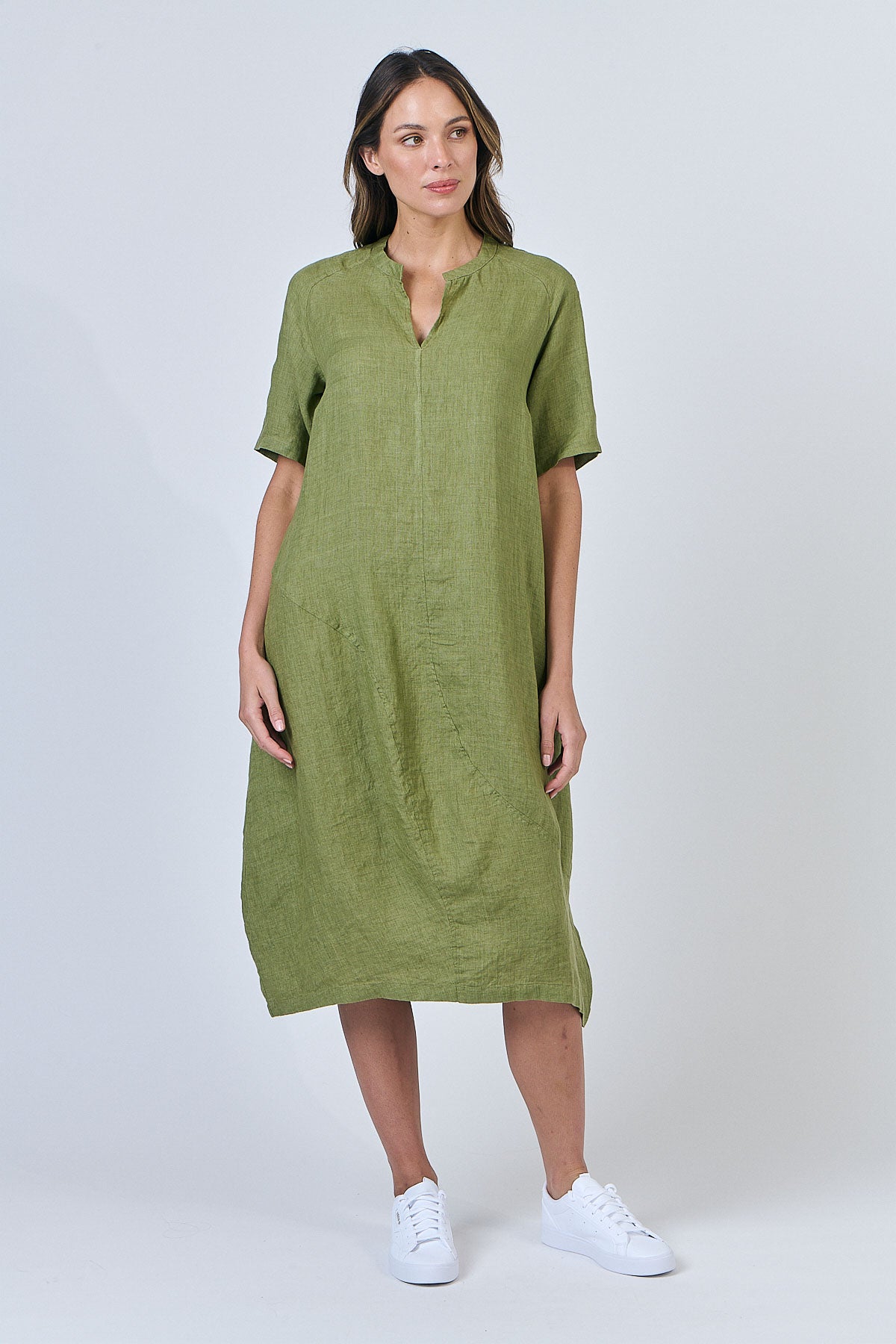 NATURALS BY O&J SHORT SLEEVE LINEN DRESS - MOSS - THE VOGUE STORE