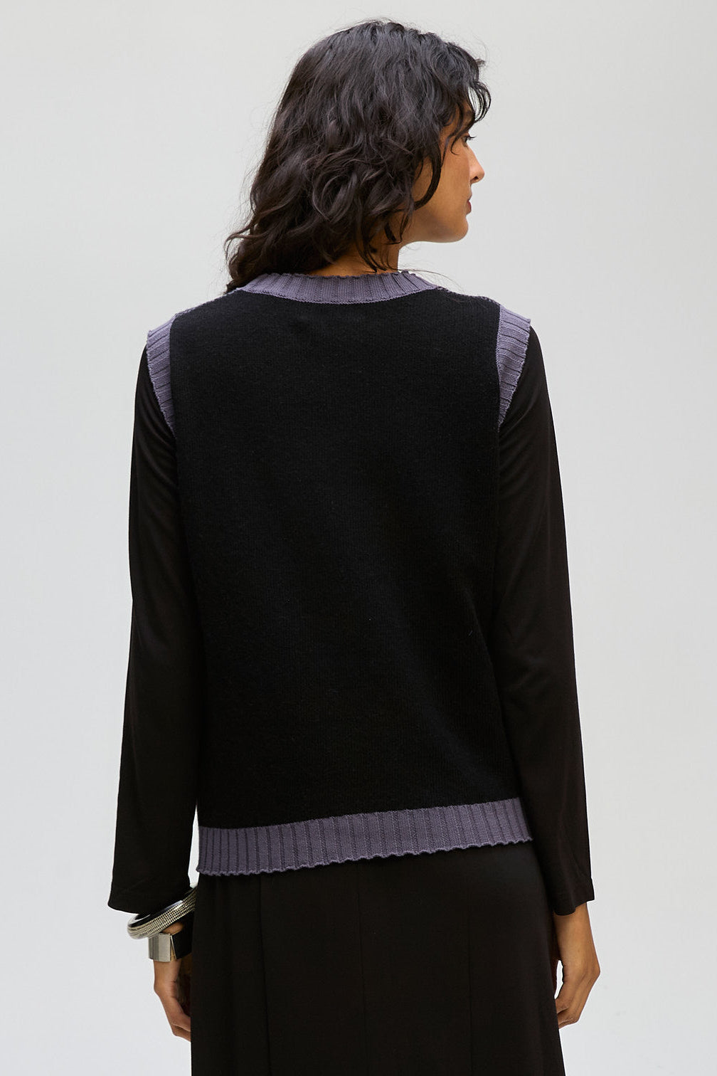 LD & CO PATTERN VEST - BLACK - THE VOGUE STORE