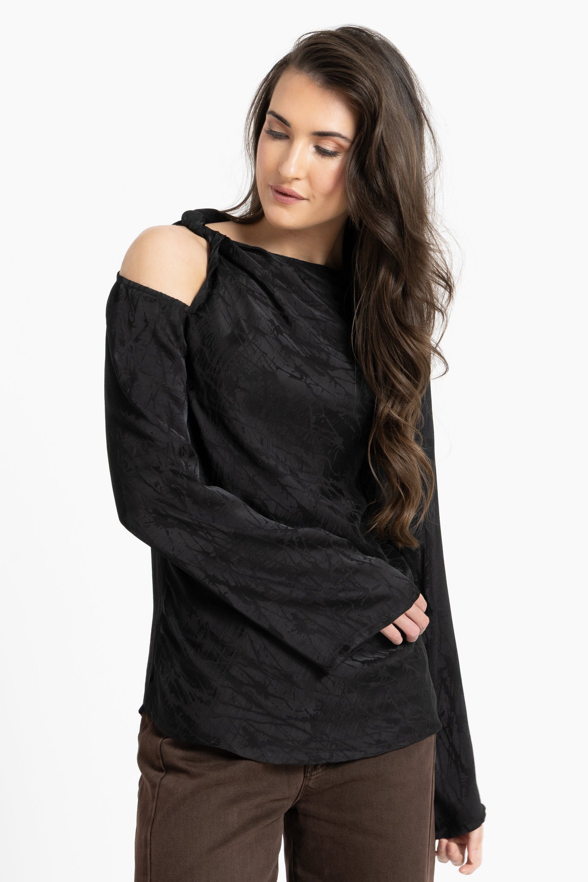 LEILA + LUCA TWIST TOP - BLACK TEXTURE - THE VOGUE STORE