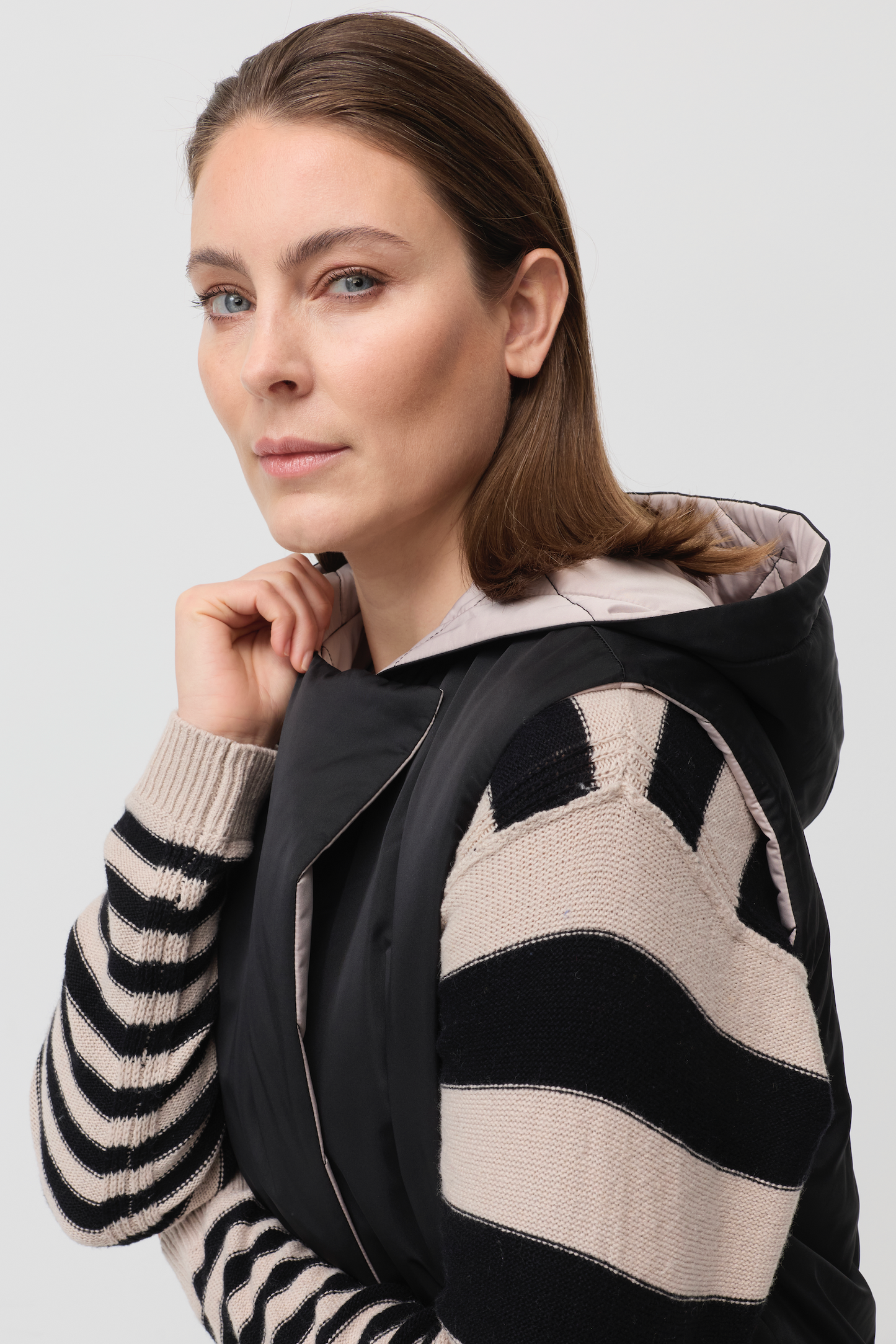 MARCO POLO REVERSIBLE QUILTED VEST - BLACK/STONE  - THE VOGUE STORE