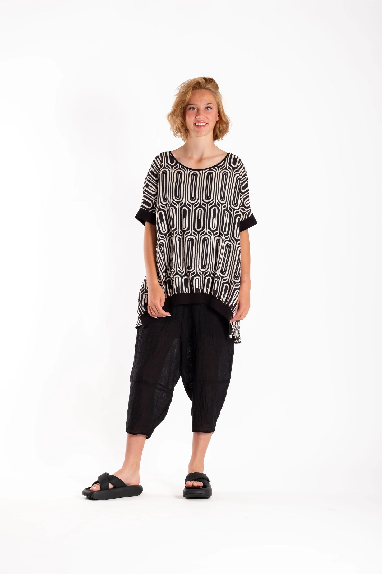 DEEANNE HOBBS LEESE TOP - RETRO BLACK - THE VOGUE STORE