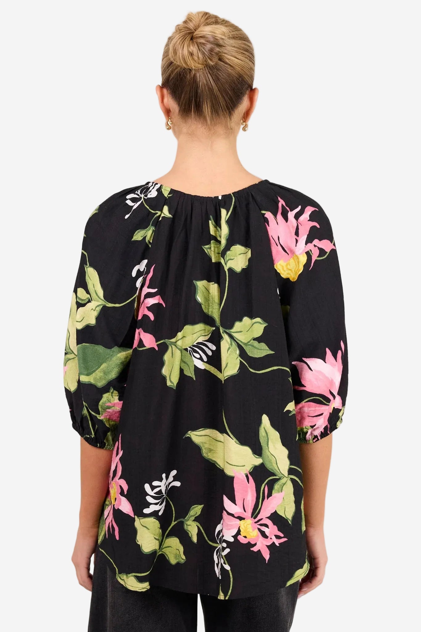 AMONG THE BRAVE REFINE BLACK BLUSH FLORAL TOP - THE VOGUE STORE