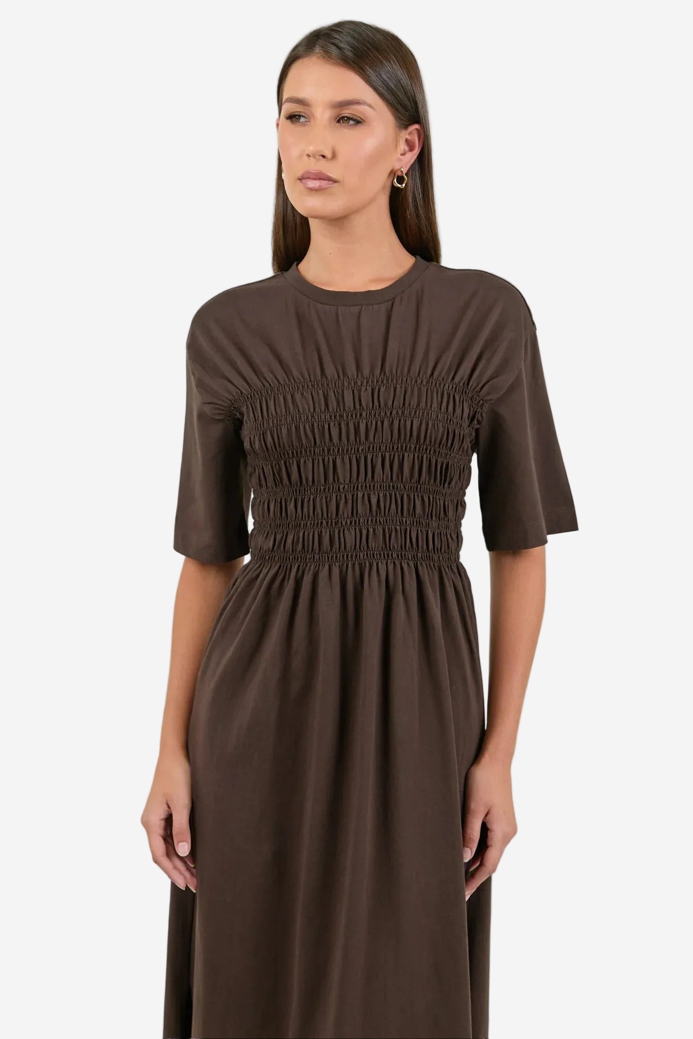 STORIES TO BE TOLD RIPPLE CHOCOLATE SHIRRED BODICE SHORT SLEEVE KNIT MIDI DRESS - THE VOGUE STORE