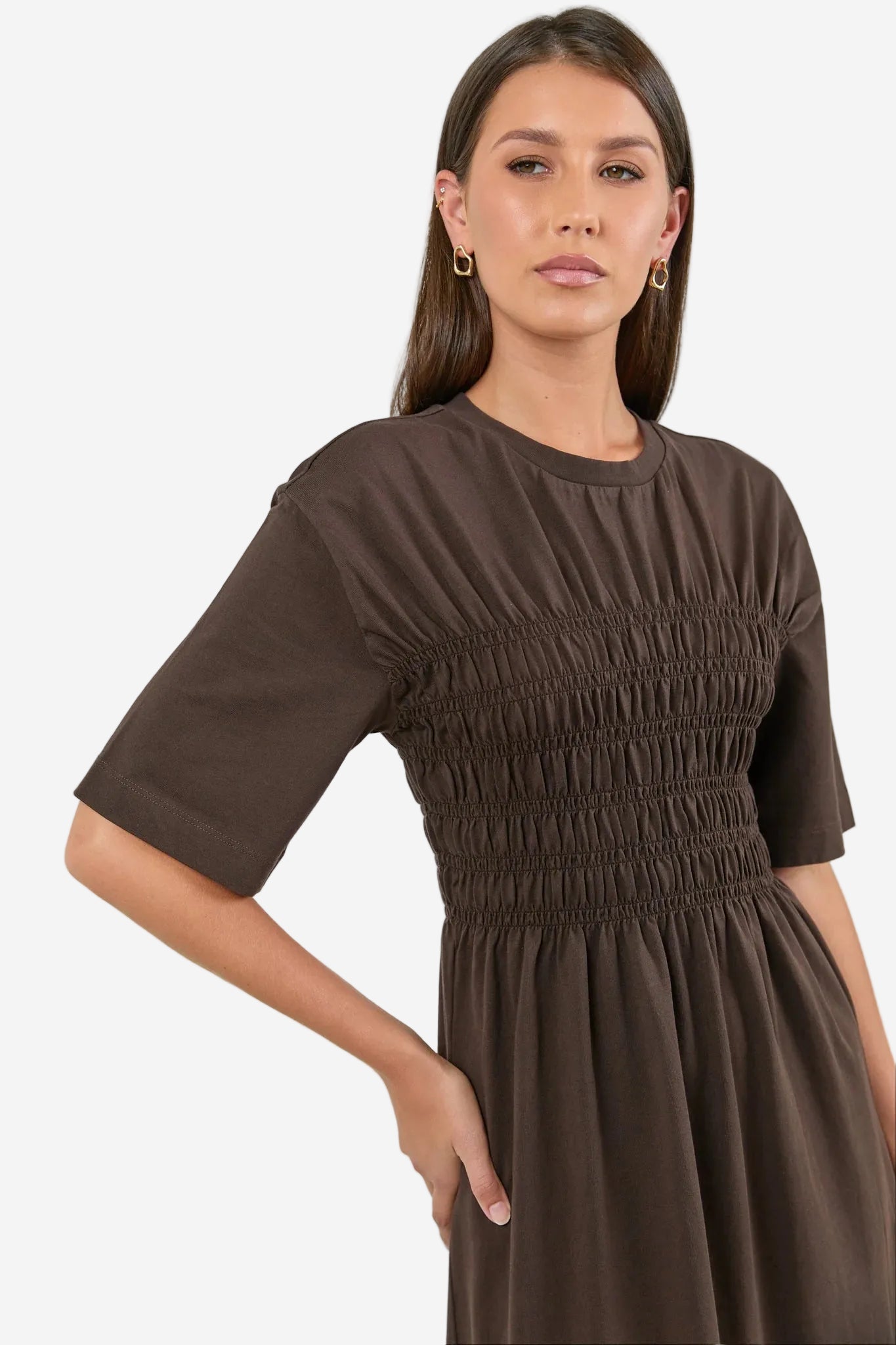 STORIES TO BE TOLD RIPPLE CHOCOLATE SHIRRED BODICE SHORT SLEEVE KNIT MIDI DRESS - THE VOGUE STORE