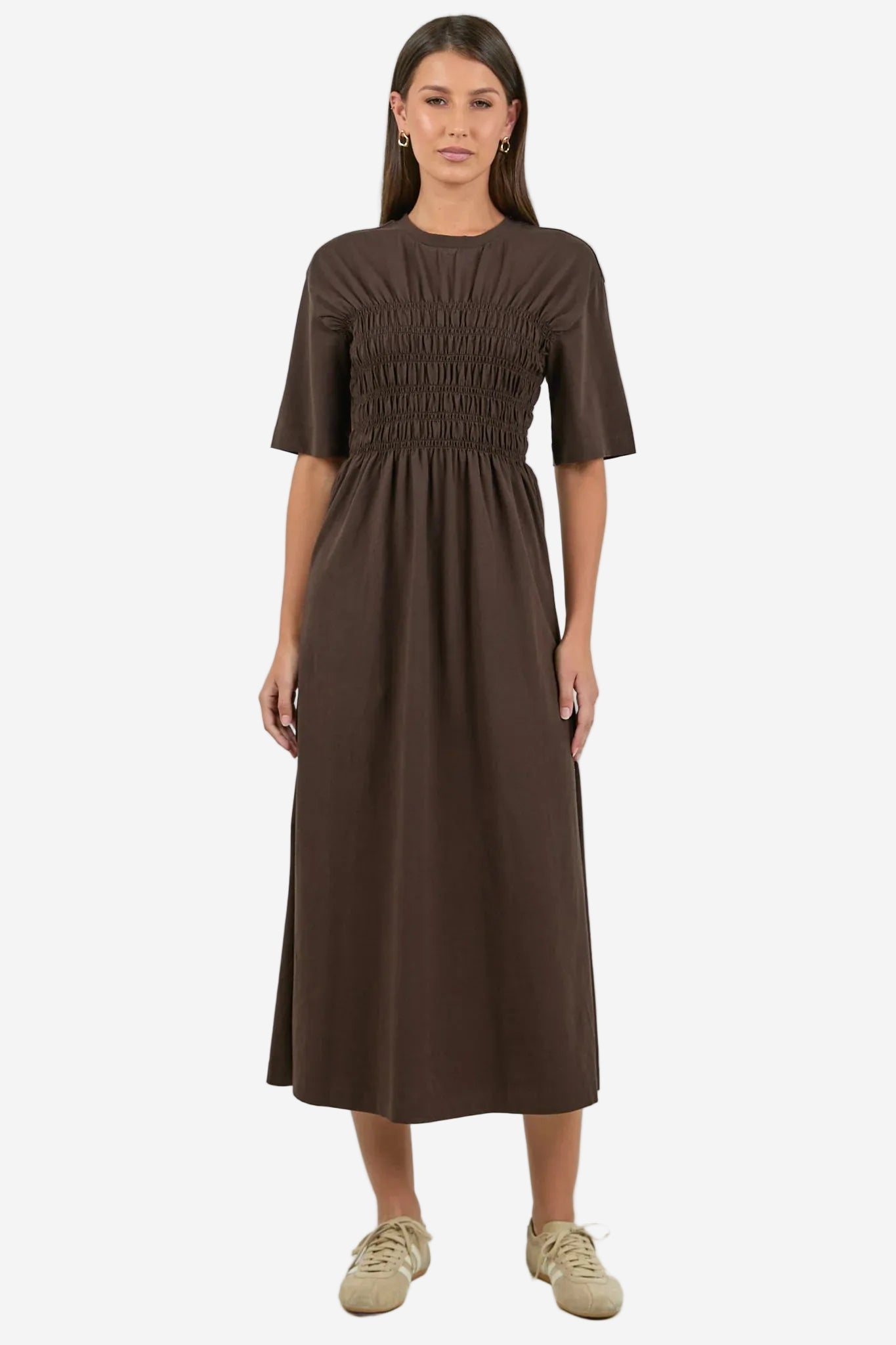 STORIES TO BE TOLD RIPPLE CHOCOLATE SHIRRED BODICE SHORT SLEEVE KNIT MIDI DRESS - THE VOGUE STORE