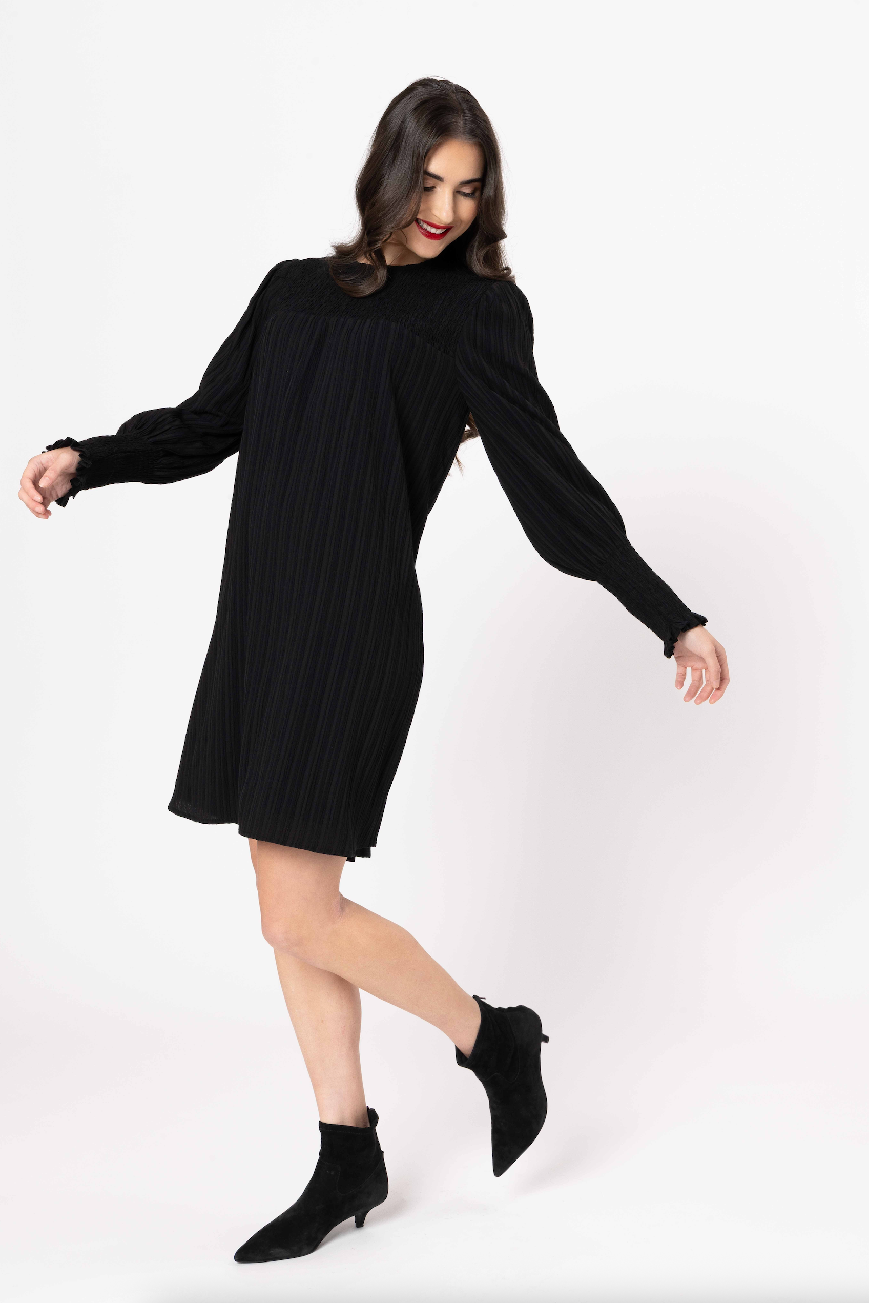 SEEKING LOLA ZION DRESS - BLACK CRINKLE - THE VOGUE STORE