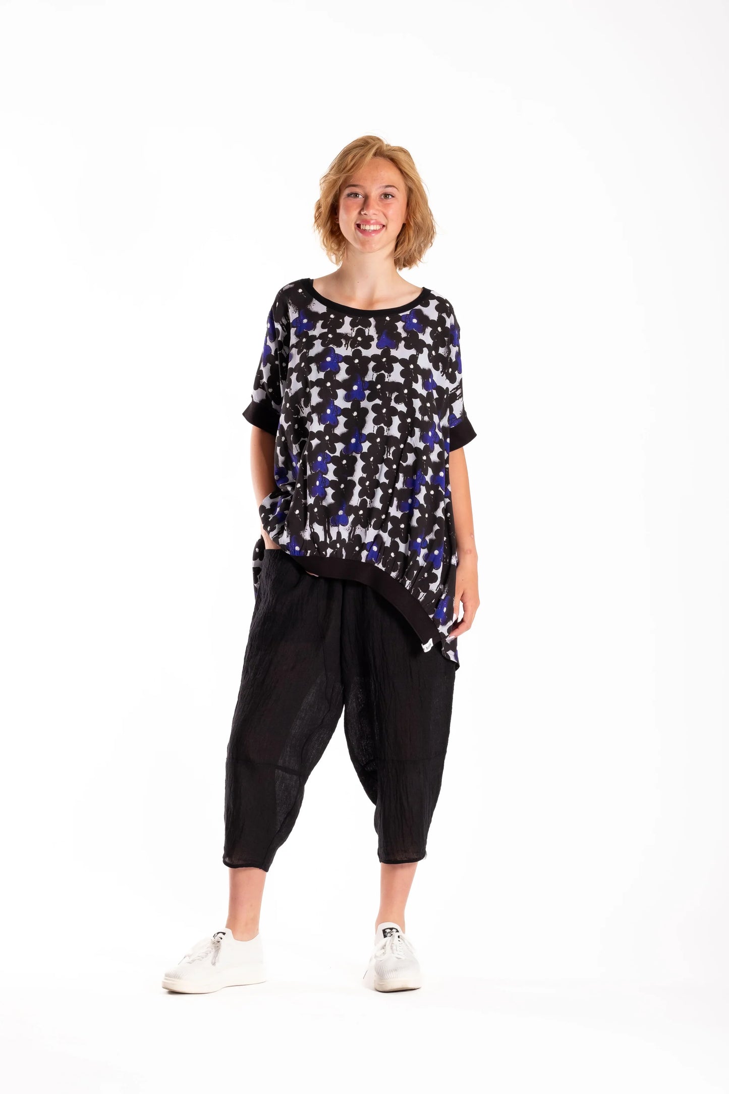 DEEANNE HOBBS LEESE TOP - DAISY GRAFITTI - THE VOGUE STORE