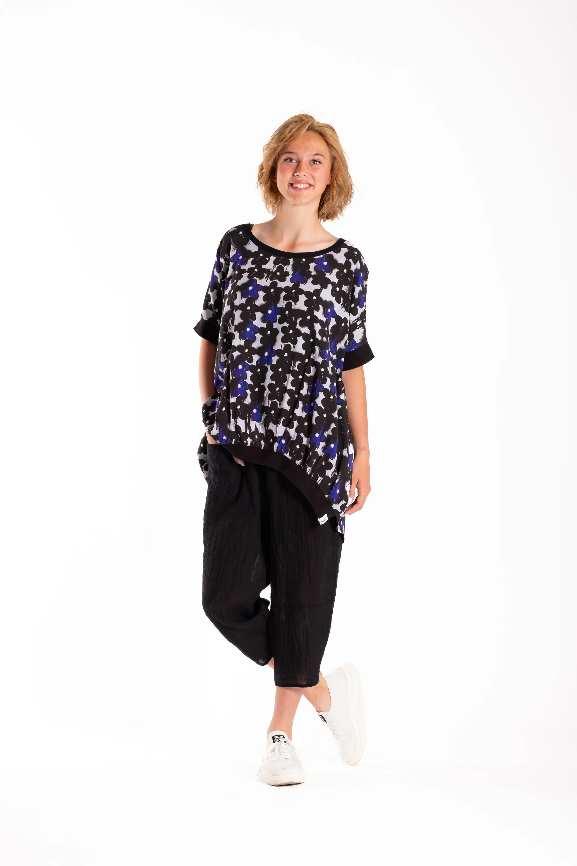 DEEANNE HOBBS LEESE TOP - DAISY GRAFITTI - THE VOGUE STORE