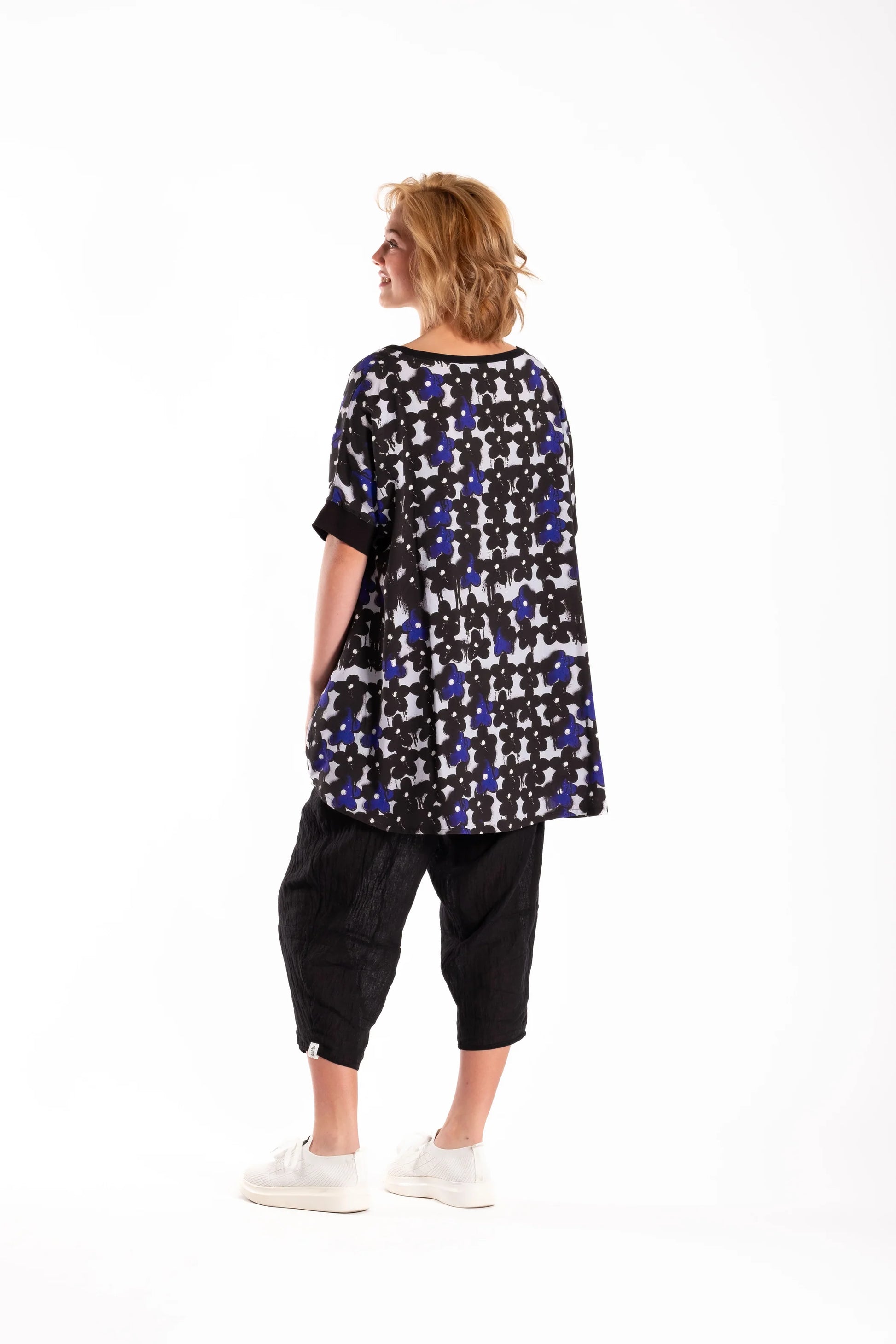 DEEANNE HOBBS LEESE TOP - DAISY GRAFITTI - THE VOGUE STORE