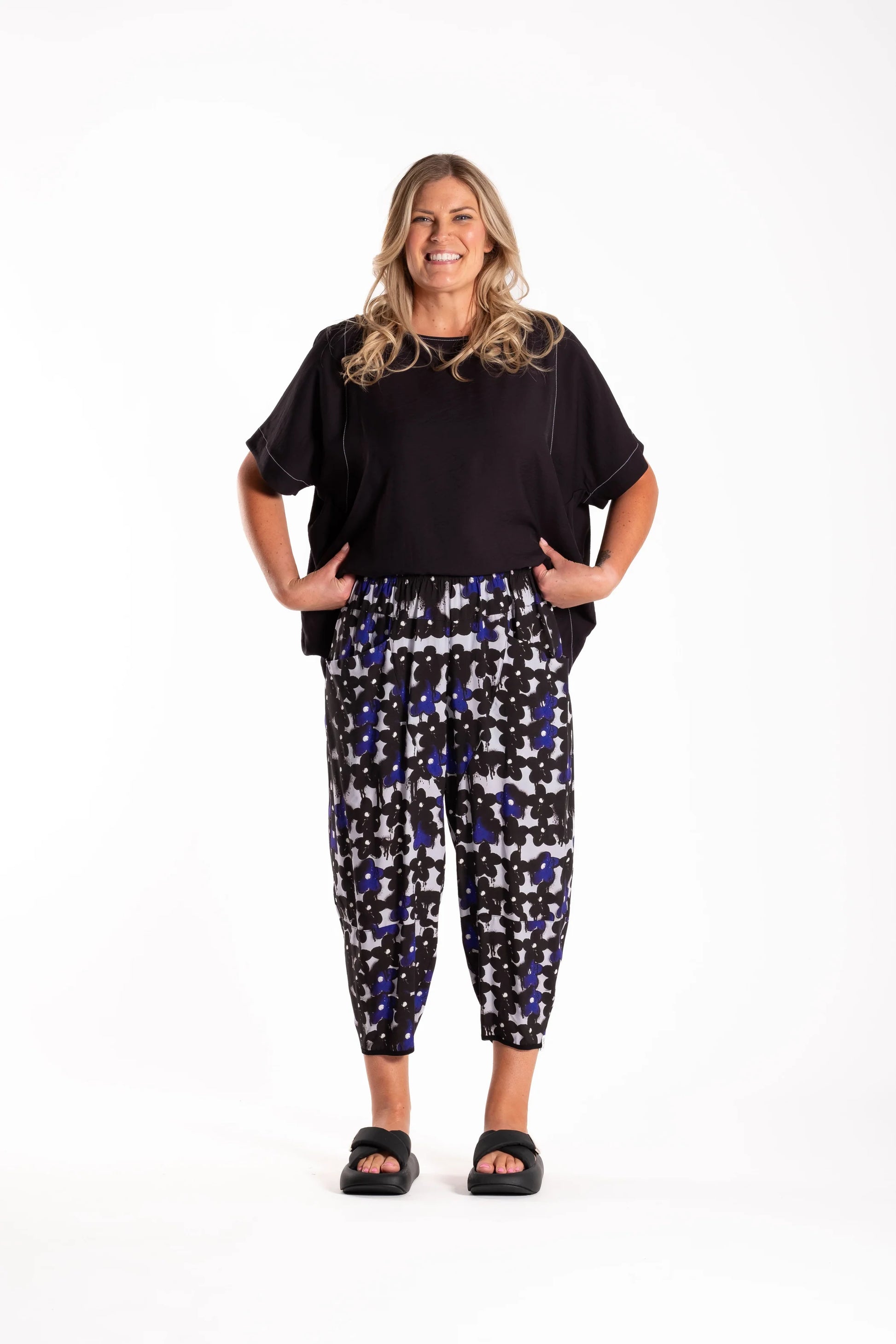 DEEANNE HOBBS COMMAND PANTS - DAISY GRAFITTI - THE VOGUE STORE