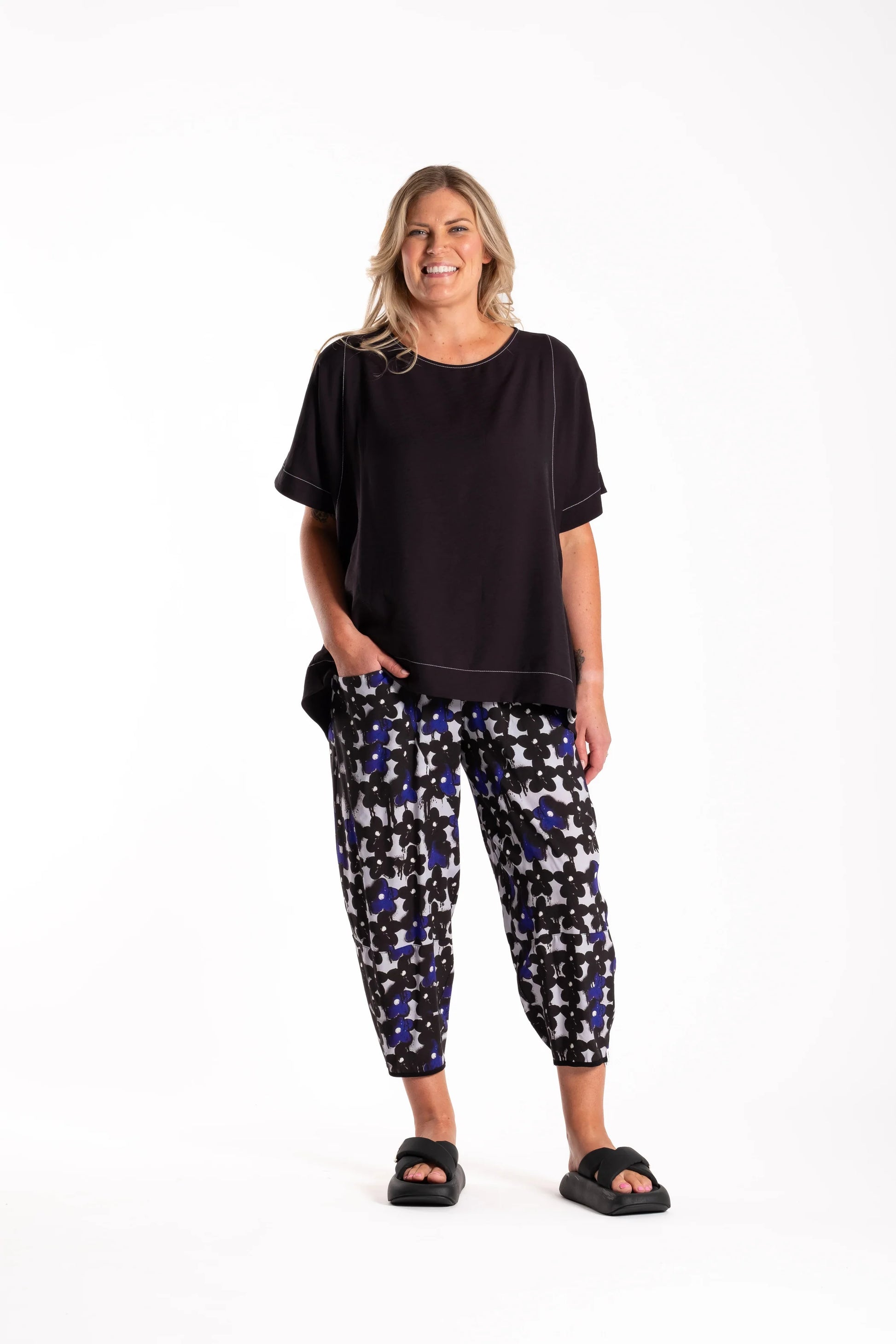 DEEANNE HOBBS COMMAND PANTS - DAISY GRAFITTI - THE VOGUE STORE