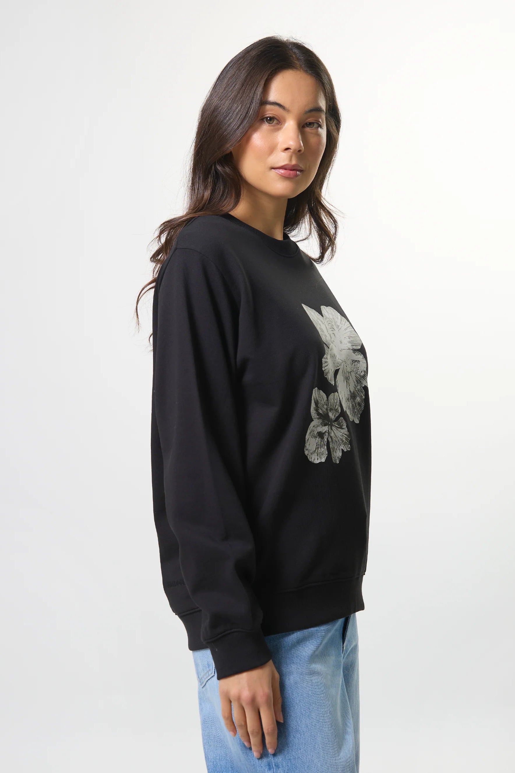 STELLA + GEMMA ESSENTIAL SWEAT - BLACK COCOA BLOOMS - THE VOGUE STORE