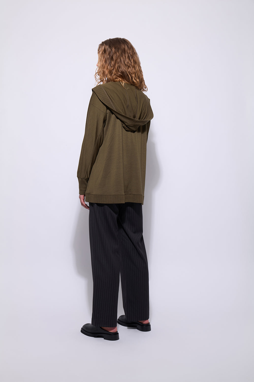 NERIS THE WEEKENDER MERINO - PESTO - THE VOGUE STORE