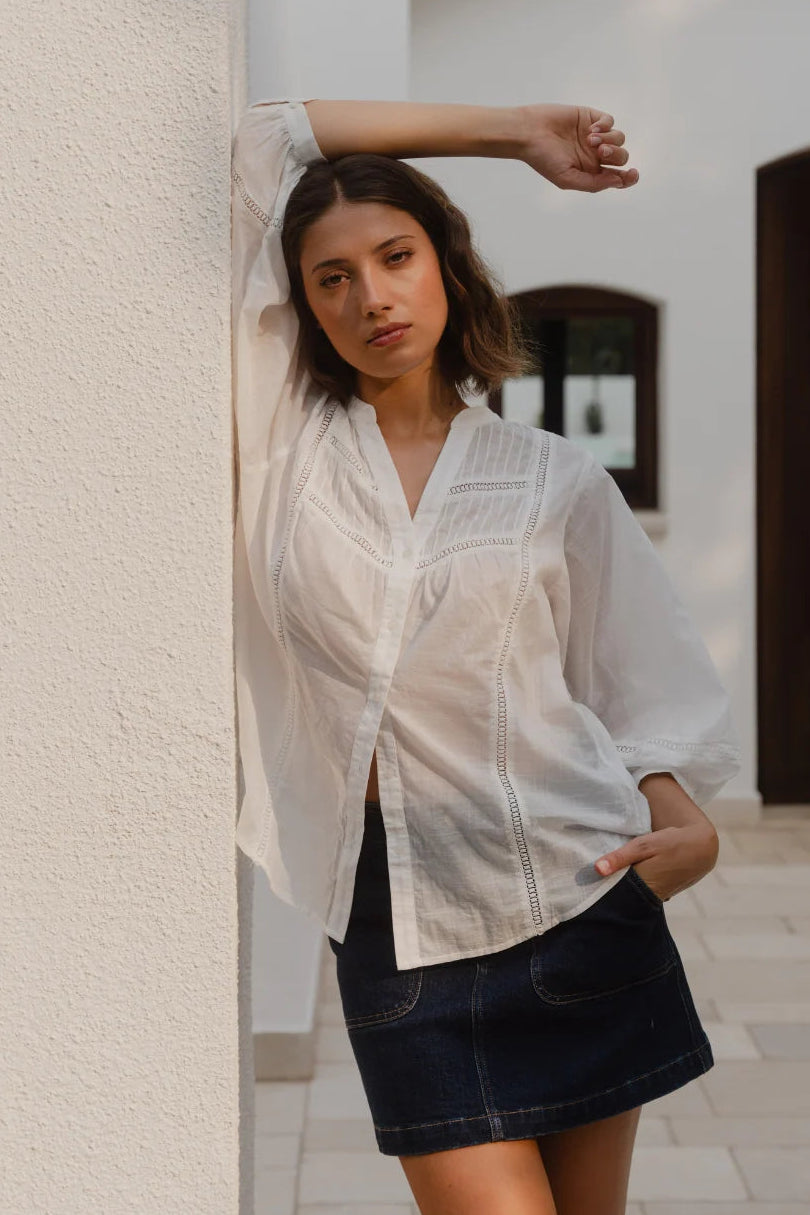 IVY + JACK ORNAMENTAL WHITE LACE INSERT PINTUCK SS SHIRT - THE VOGUE STORE