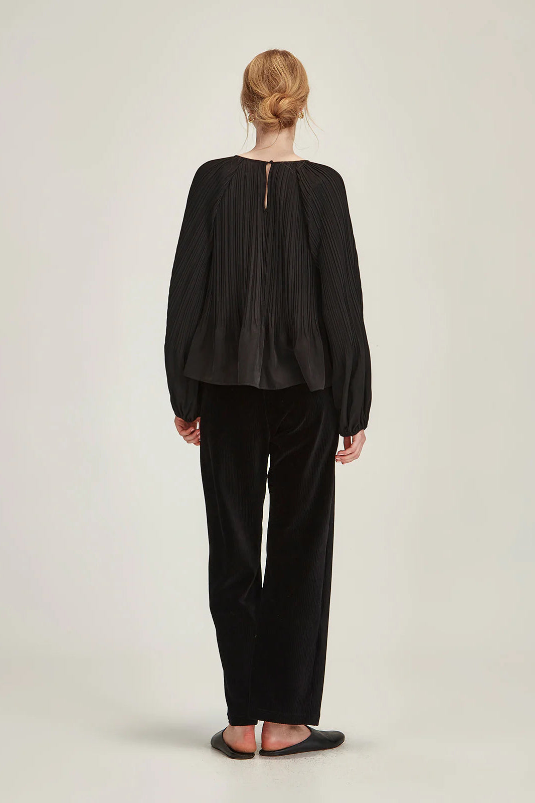 SILLS SUMI PLEAT TOP - BLACK - THE VOGUE STORE