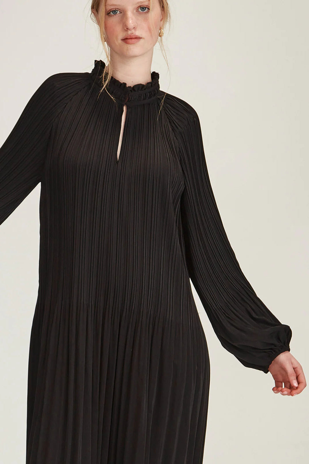 SILLS JOJO PLEAT DRESS - BLACK - THE VOGUE STORE