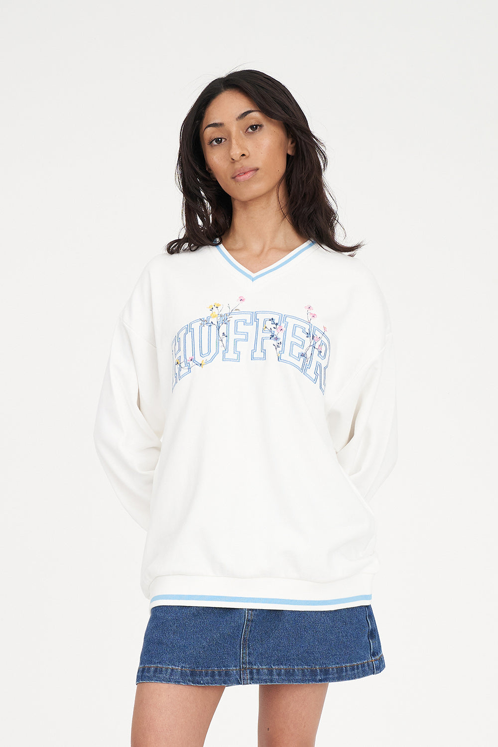 HUFFER V NECK GIRLFRIEND SWEAT - CHALK - THE VOGUE STORE