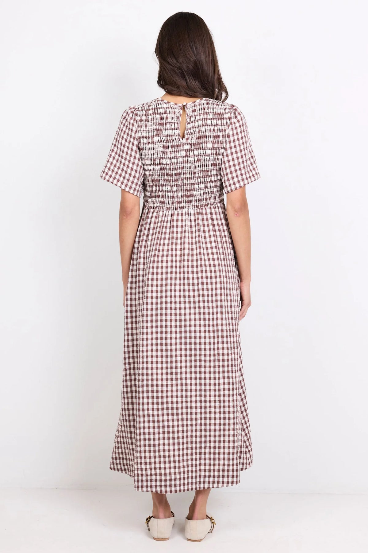 RE:UNION WREN CHOCOLATE GINGHAM SS SHIRRED BODICE MIDI DRESS - THE VOGUE STORE