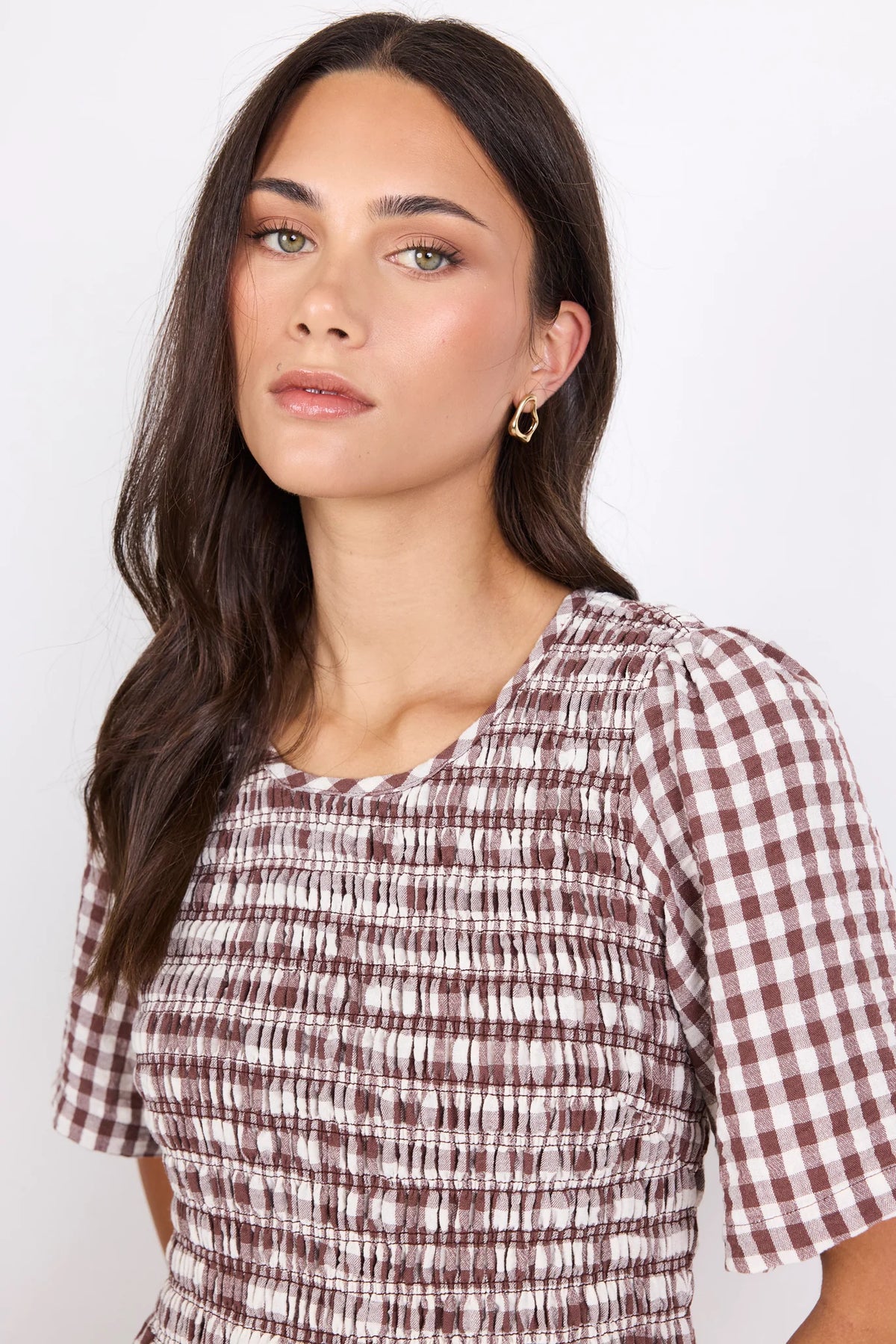 RE:UNION WREN CHOCOLATE GINGHAM SS SHIRRED BODICE MIDI DRESS - THE VOGUE STORE