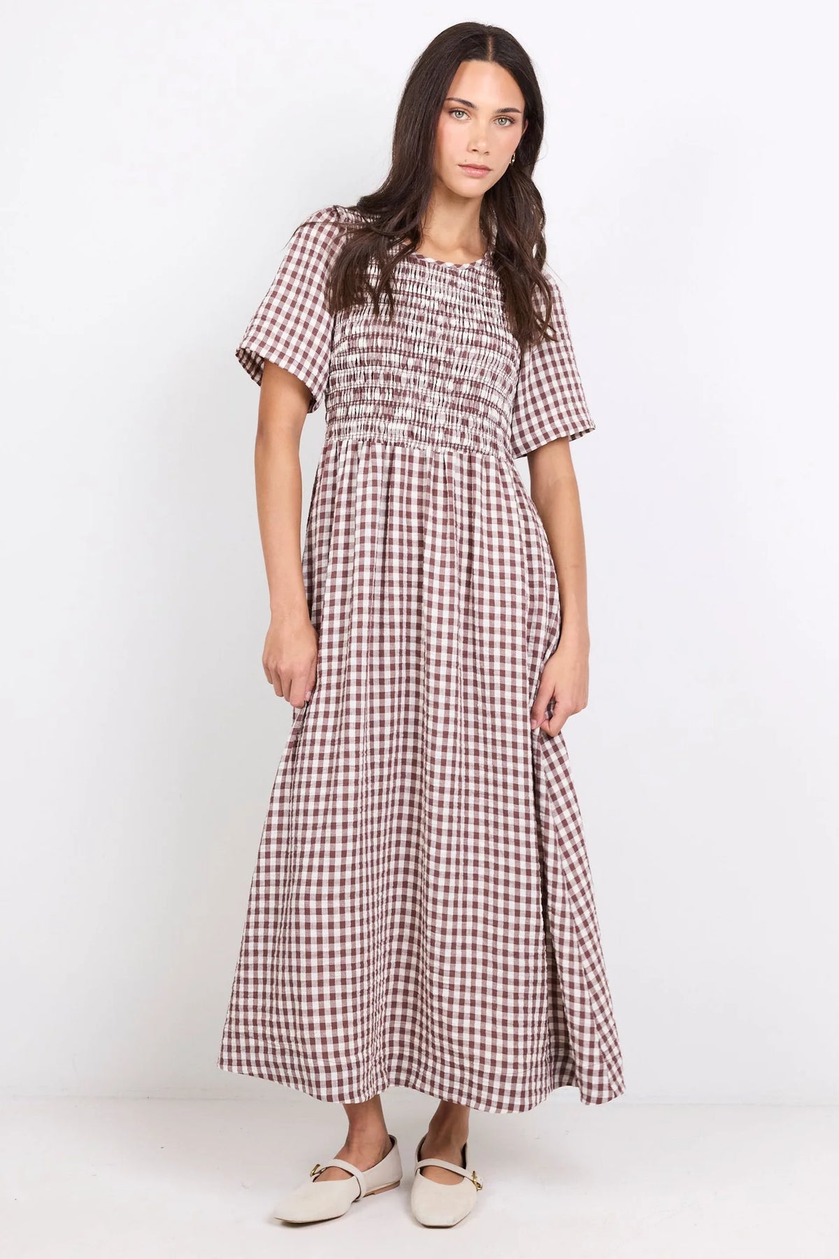 RE:UNION WREN CHOCOLATE GINGHAM SS SHIRRED BODICE MIDI DRESS - THE VOGUE STORE