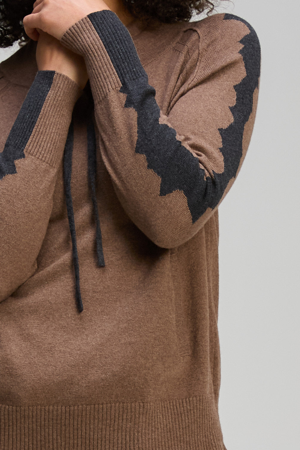 Z&P GRAPHIC NECK CORD - BARK - THE VOGUE STORE