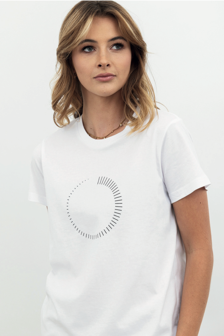 STYLE X LAB TIMER TEE - WHITE/BLACK PRINT - THE VOGUE STORE