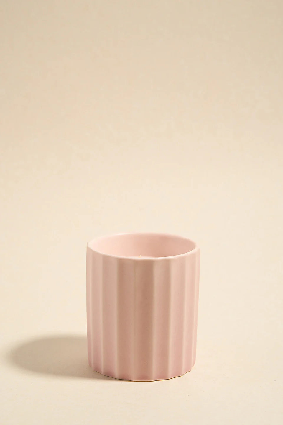 FLO'S HOME WIDE RIB BLUSH CERAMIC SCENTED CANDLE- THE VOGUE STORE
